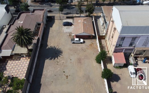 Factotum vende terreno de 1300 m2